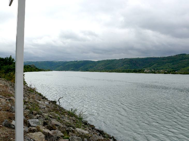 Kein See, sondern die Rhone in ihrer ganzen Breite